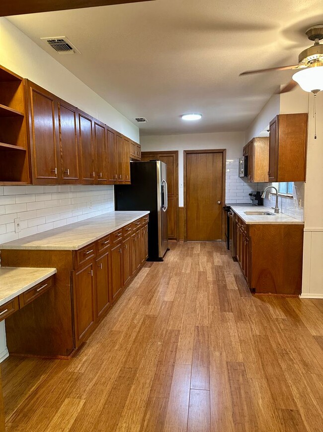 Building Photo - Ready for Move-In