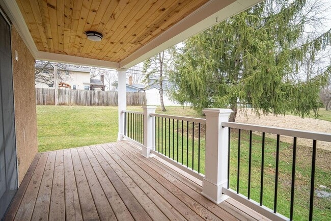 Building Photo - 39 Groton Dr