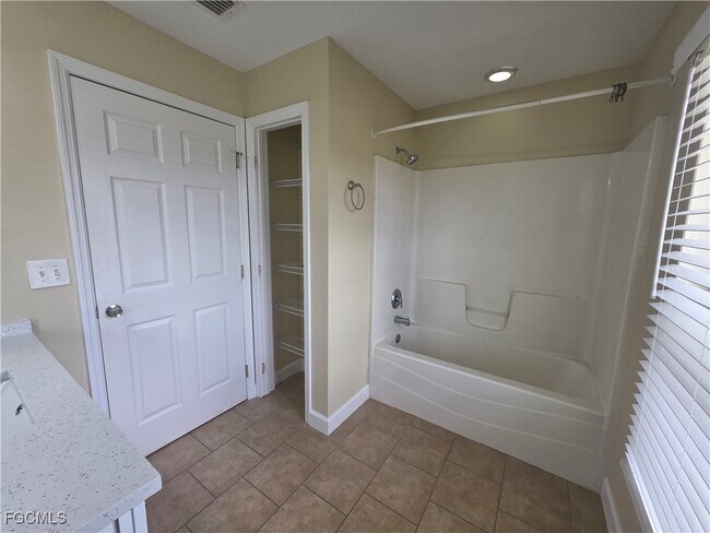 Building Photo - 4401 NE 21st Ct