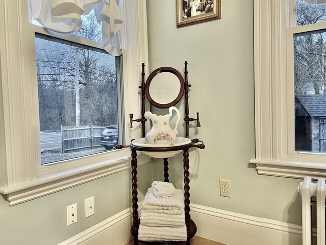 Building Photo - 55 Linebrook Rd