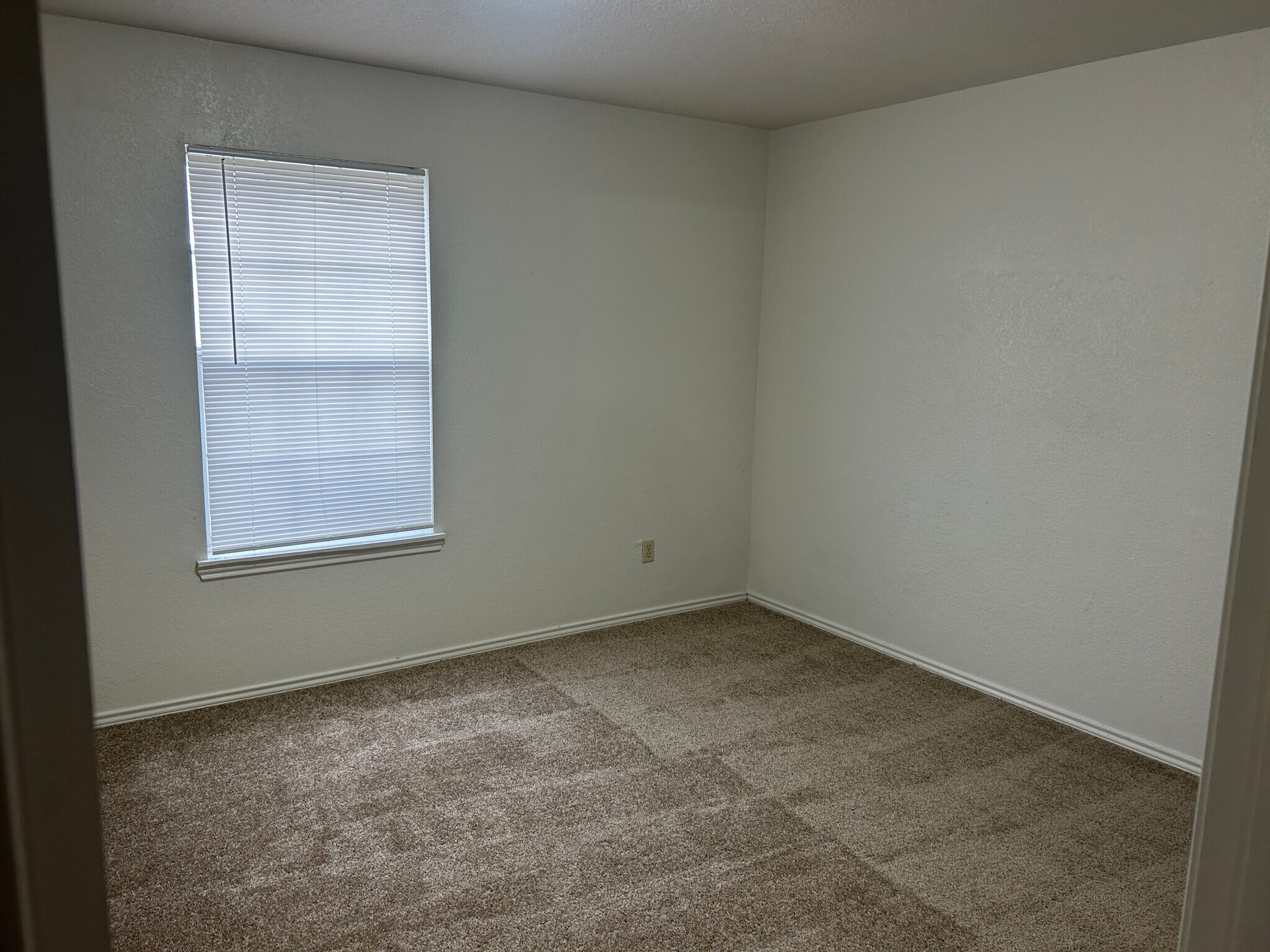 Building Photo - 2707 Mason Dr