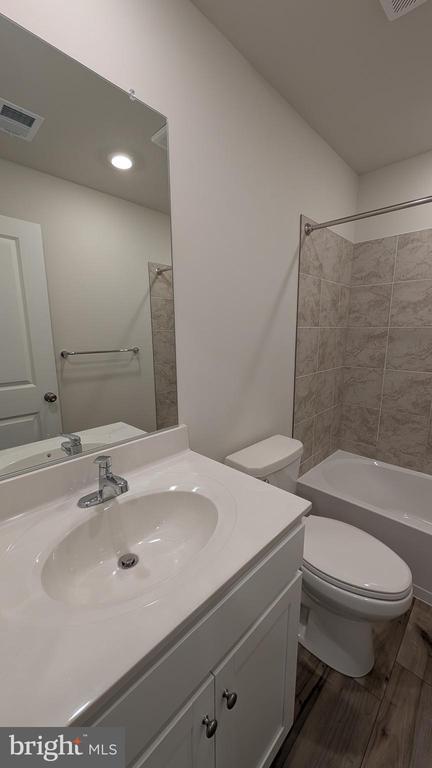 Building Photo - 413 SILVER BIRCH Dr