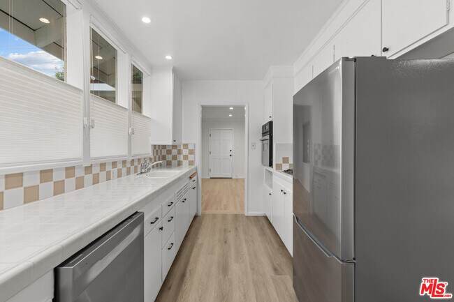 Building Photo - 3760 Beethoven St
