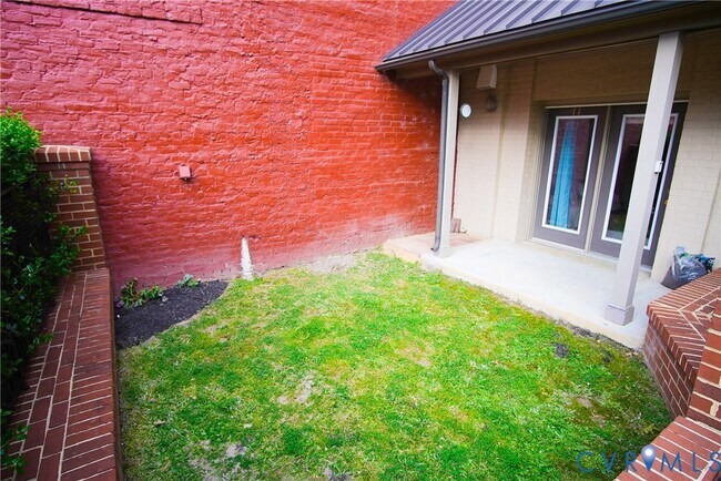 Building Photo - 215 N 19th St