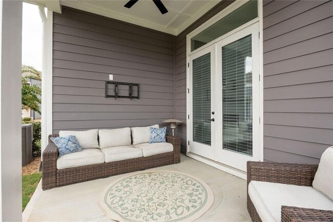 Building Photo - 109 Village Green Ave