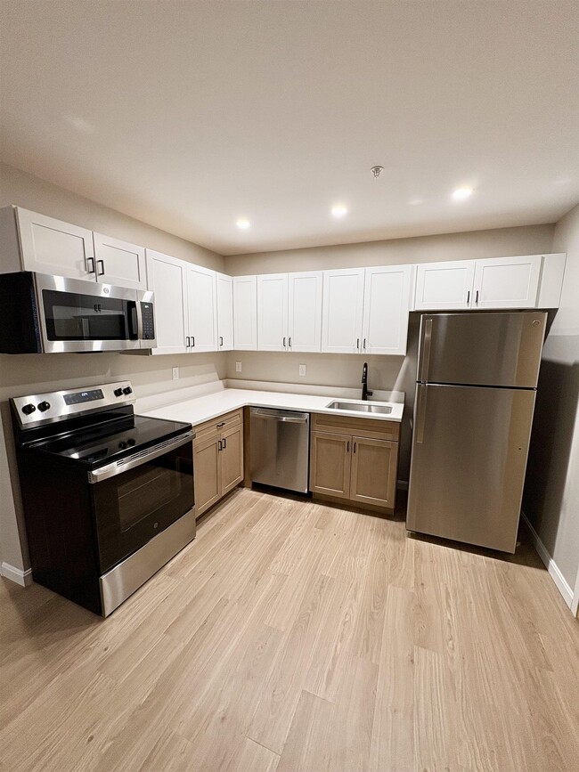 Building Photo - 15 Mountain Rd