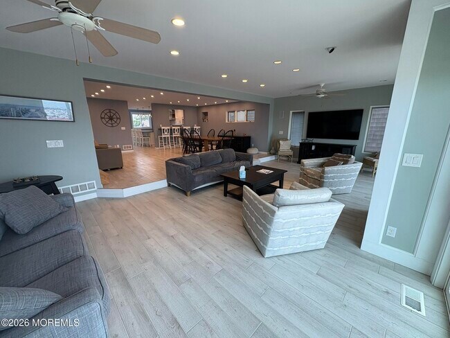 Building Photo - 3608 Ocean Terrace