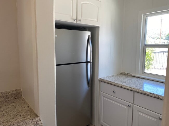 Building Photo - Spacious 2 Bedroom 1 Bath House in Eagle Rock