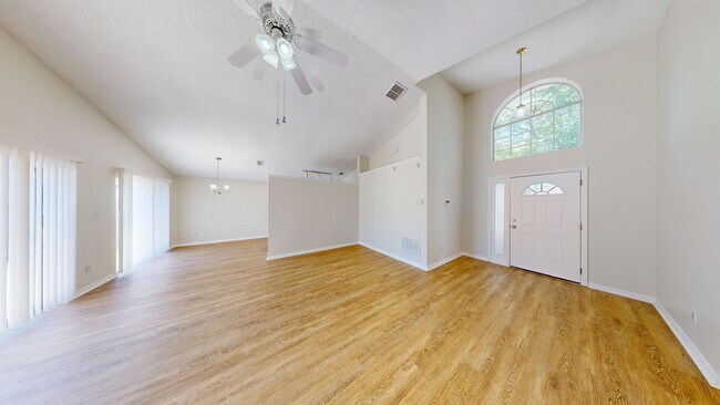 Building Photo - 3Bed/ 2Bath Home Available Now In Southcha...