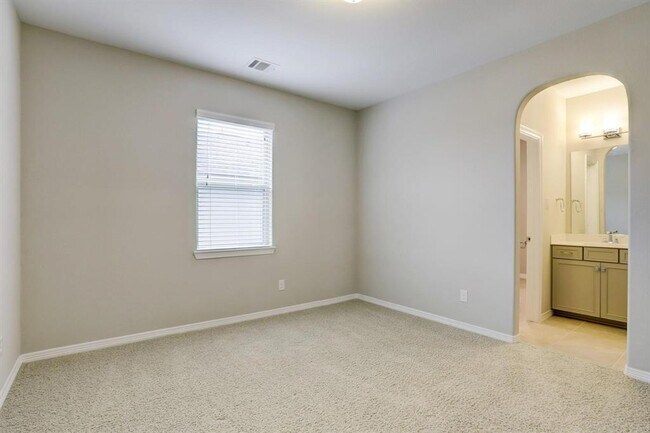 Building Photo - 17322 Legend Creek Ct
