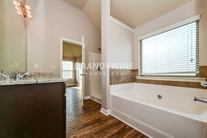 Building Photo - 693 Emporia Loop