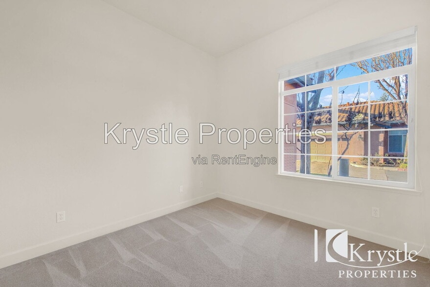 Building Photo - 8401 Benavente Ct