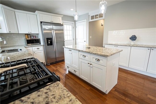 Building Photo - 88 Phillip Ave