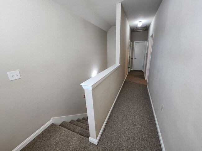 Building Photo - Roomy 3 Bedroom Duplex in Benbrook