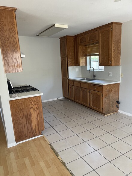 Building Photo - 1785 N Oxford Ave