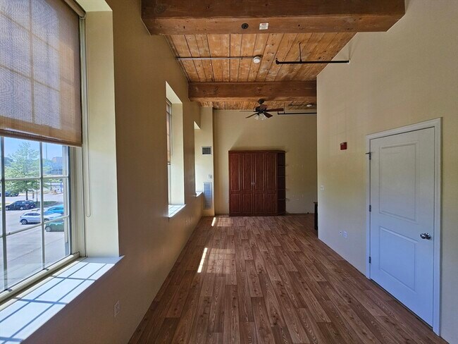 Building Photo - 35 Riverwalk Way