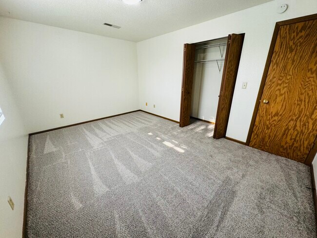 Building Photo - 156 Westside Dr
