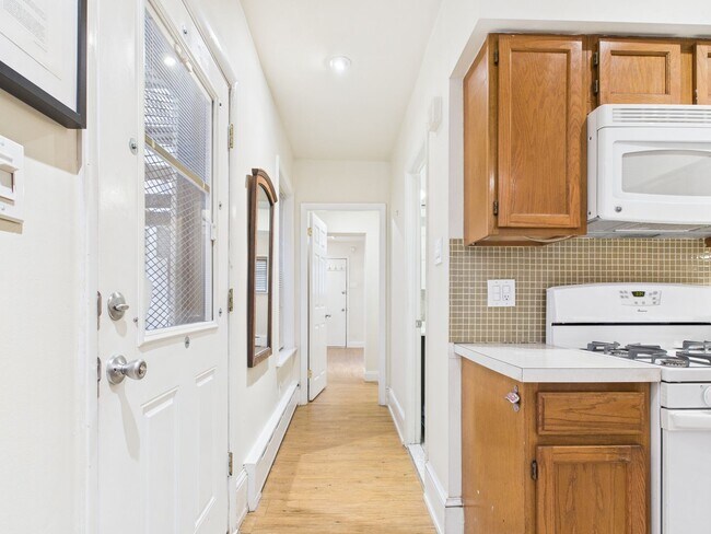 Building Photo - 557 N 16th St