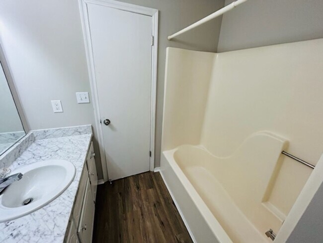 Building Photo - 2902 6th St.