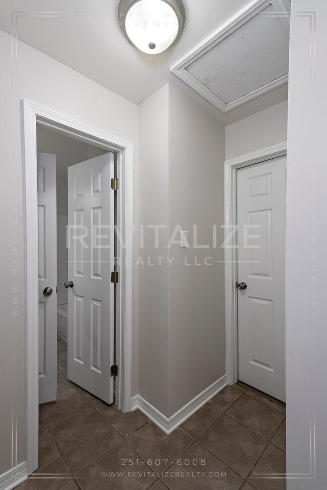 Building Photo - Cozy, Updated 3-Bedroom Home with a Shady Yard!