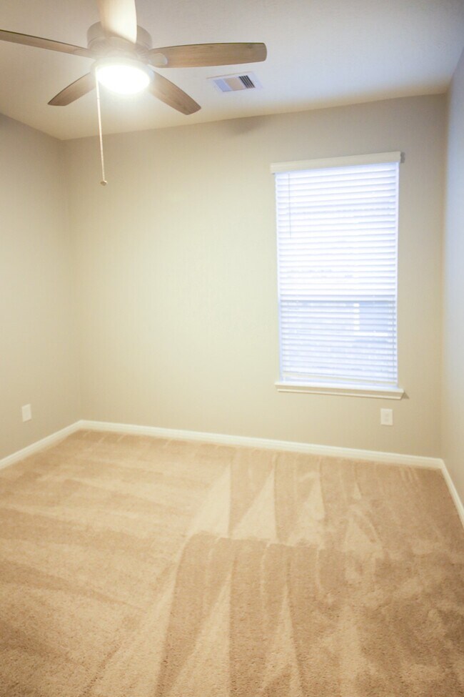 Building Photo - 9406 Castillo Ct