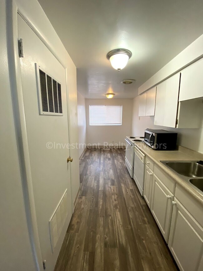 Building Photo - 218 Edith Ave S