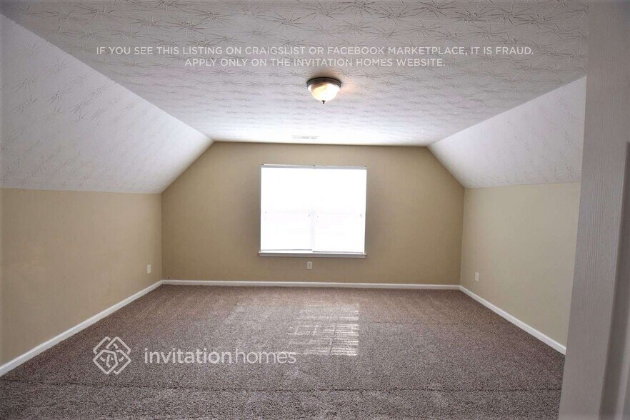 Building Photo - 1027 Lear Dr