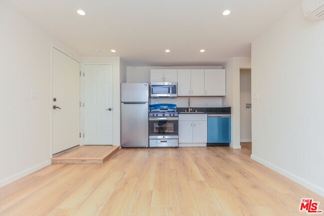 Building Photo - 1855 Euclid St