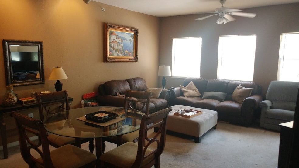 Living Room - 402 S Armenia Ave