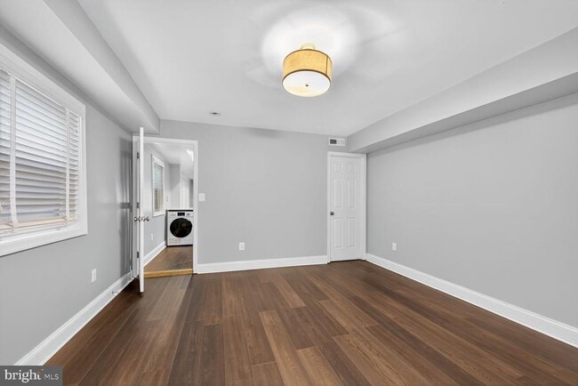 Building Photo - 1409 Hopkins St NW