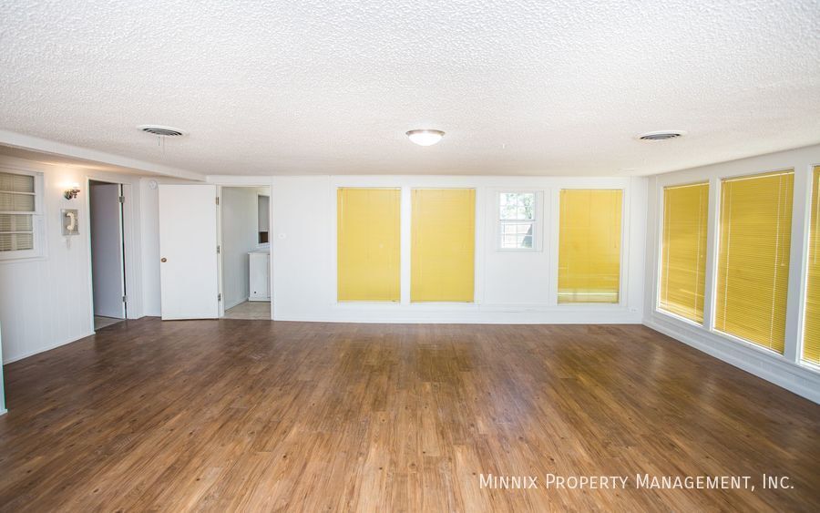 Building Photo - 807 7th St
