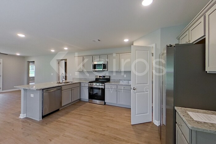 Building Photo - 657 June St