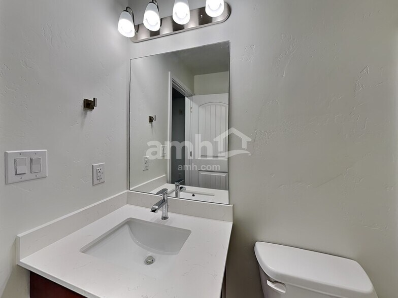 Building Photo - 4103 Dakota Dr