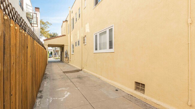 Building Photo - 6252 Commodore Sloat Dr