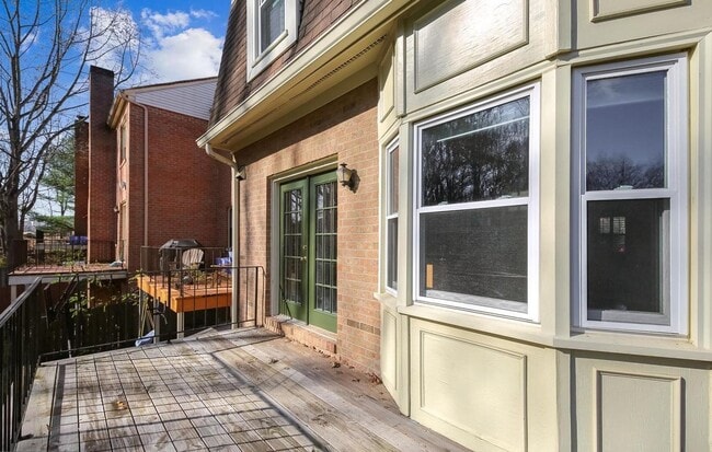 Building Photo - Fabulous 3BR/3.5BA Potomac Townhome, in In...