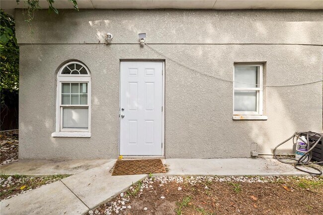 Building Photo - 2708 N Mitchell Ave