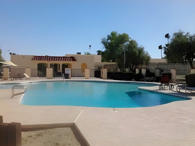 Building Photo - 4305 W Solano Dr N