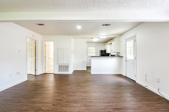 Building Photo - 24204 Linda Ln