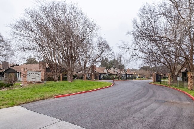 Building Photo - 1601 Faro Dr