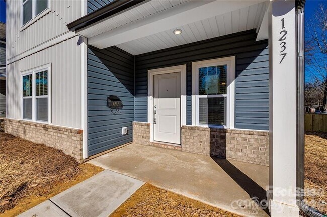 Building Photo - 1237 Eastway Dr