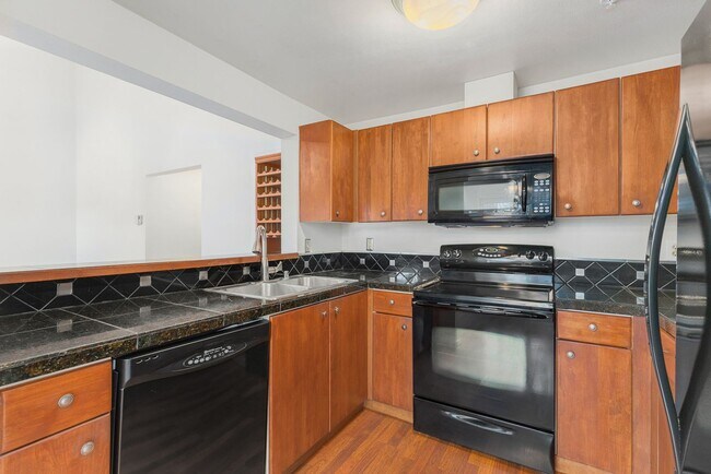 Building Photo - Woodinville 3 Bedroom 2 Bath with Detached Garage - Top Floor