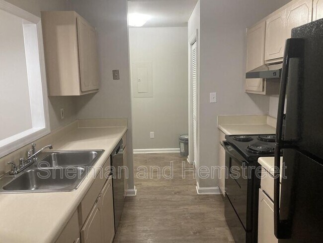 Building Photo - 506 Commons Dr