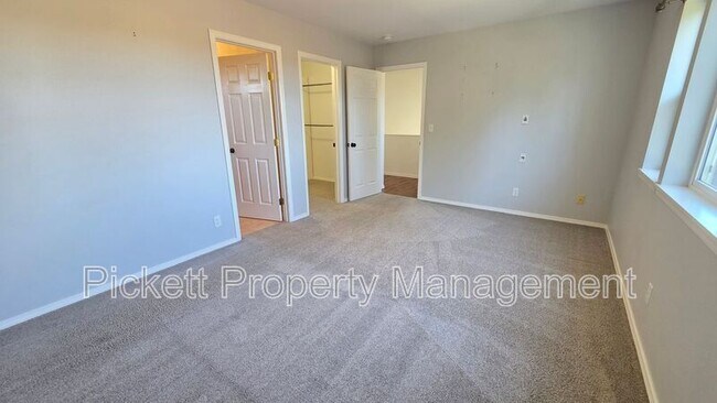 Building Photo - 1733 N Wycoff Ave