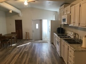 Building Photo - 8605 S Brentwood St