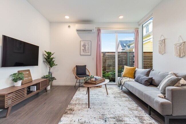 Building Photo - 1112 13th Ave