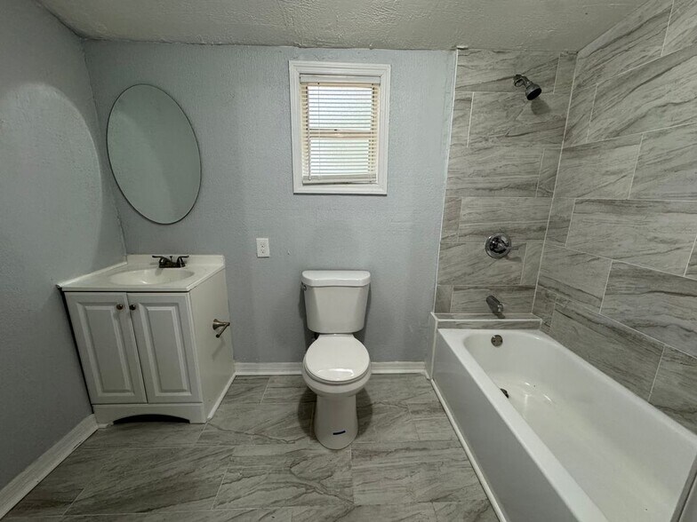 Building Photo - 8016 Lexington Dr