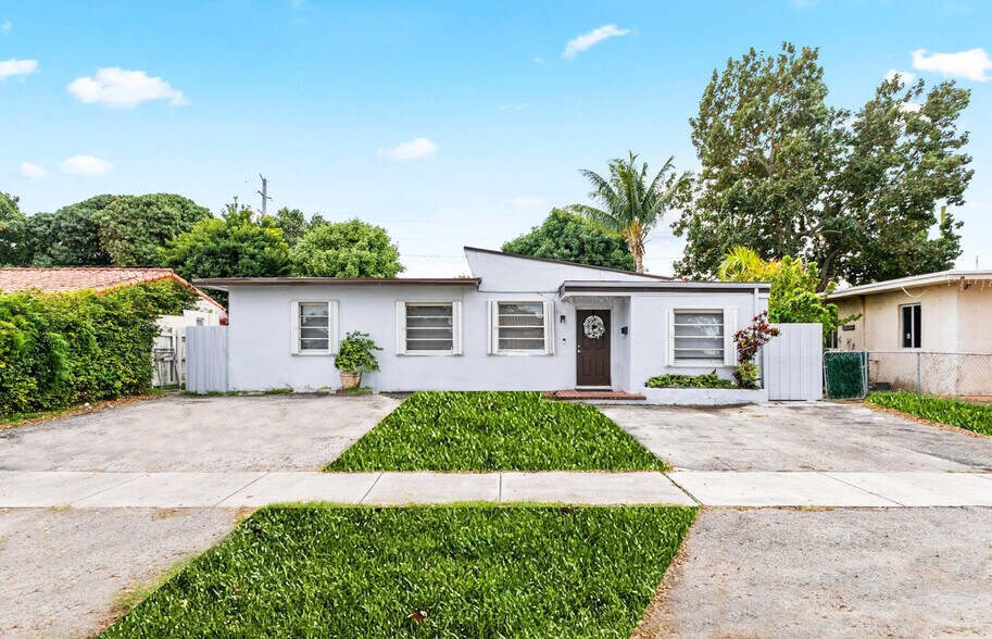 Primary Photo - 6840 SW 3rd St