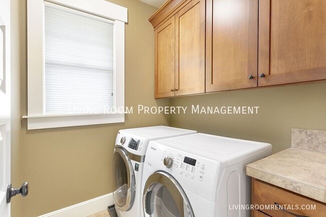 Building Photo - 2635 NE Sumner St