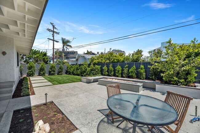 Building Photo - 7512 Rindge Ave