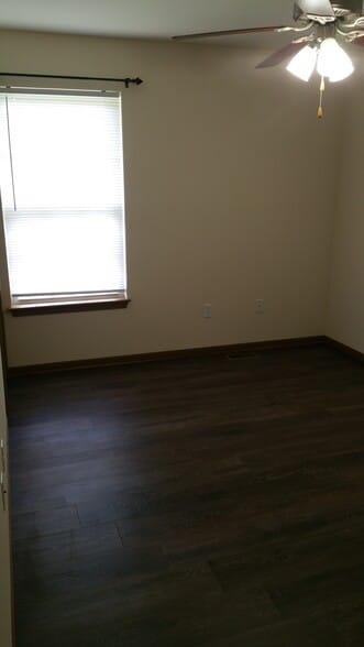 Building Photo - 704 Glenstone Dr